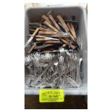 82 knives, 166 forks, 85 Steak knives