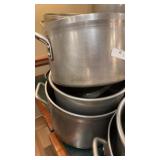 ASSORTED SIZE ALUMINUM POTS