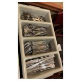 LOT SILVERWARE (INCLUDES DISHWASHER BASKETS)