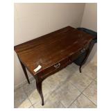 TABLE WITH 2 DRAWERS