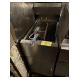 FRYER WITH SPLASH GUARD