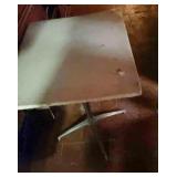 2 ROUND, 4 SQUARE MODULAR TABLES