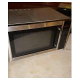 MAGIC CHEF MICROWAVE