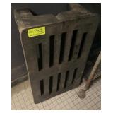 PLASTIC DUNAGE RACKS