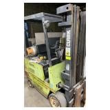 CLARK 3K lbs GAS FORK LIFT