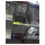 UNDER SINK WITH SIDE SPLASHES