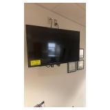 INSIGNIA TV AND WALL MOUNT
