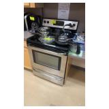 FRIGIDAIRE 4 BURNER RANGE