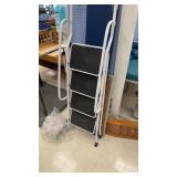 4 STEP LADDER