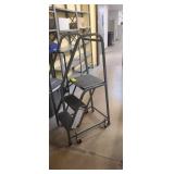 ROLLING SHOP LADDER