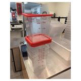 CAMBRO CONTAINERS W LID