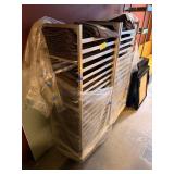 BAKERS RACK ON CASTER