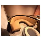 BANQUETTE ROUND SEATING