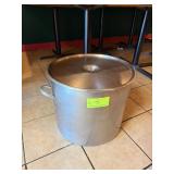Large aluminum stock pot with lid
