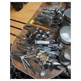 ASSORTED KITCHEN TOOLS