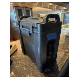 INSULATED BEVERAGE DISPENSER