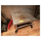 SS STAND ON CASTERS