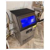 UNDERCOUNTER ICE MACHINE