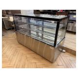 STRAIGHT GLASS 5 FT PASTRY CASE