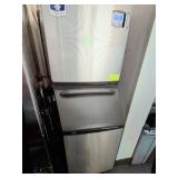 ICE MACHINE WITH BIN