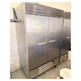 BEVERAGE AIR SS 2 DOOR REFRIGERATOR - MODEL