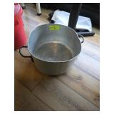 LARGE POT