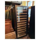 Wine enthusiasts SINGLE GLASS DOOR WINE COOLER