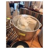 LARGE BRAZER STOCK POT