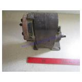 HAND CRANK GENERATOR