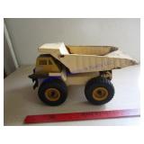 DUMP TRUCK