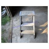 STEP LADDER