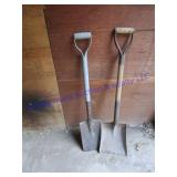 2 SQUARE SHOVELS