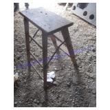 STEP LADDER