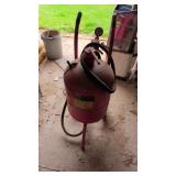 CENTRAL PNEUMATIC 40 LB ABRASIVE BLASTER