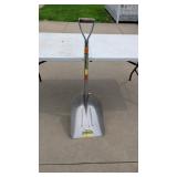 SCOOP SHOVEL