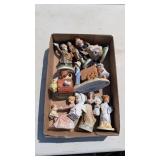 FIGURINES