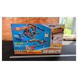 HOT WHEELS LOOP AND STUNT TRACK SET SEALED