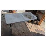 FOLDING TABLE