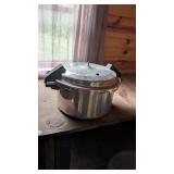 PRESSURE COOKER