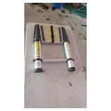 COLLAPSIBLE LADDER