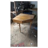 CORNER DESK