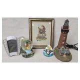 Lot: Decorations and Collectibles