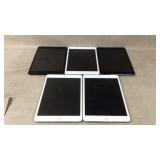 iPads plugged in showed dead battery sign
