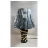 eye-catching vintage table lamp features a bold