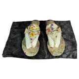 Vintage Gucci Flora Canvas Natural Thong Sandals