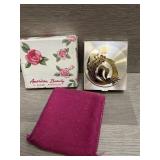 AMERICAN BEAUTY BY ELGIN - GOLD-TONE COMPACT IN