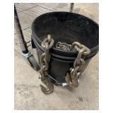 25ï¿½ 3/8" Chain w/hooks