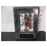 WAYNE GRETZKY HOLO GRFX CARD ON WOODEN PLAQUE