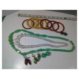 BAKELITE AND LUCITE JEWELLERY