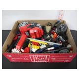 TRAY LOT OF OLD LEGO-KNEX ETC.